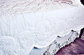 PA battenburg lace quilt 3.JPG (27998 bytes)