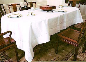 edinburgh style tablecloth.JPG (26010 bytes)