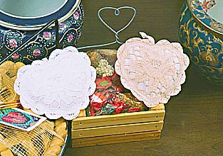 sachet batten lace heart.JPG (38570 bytes)